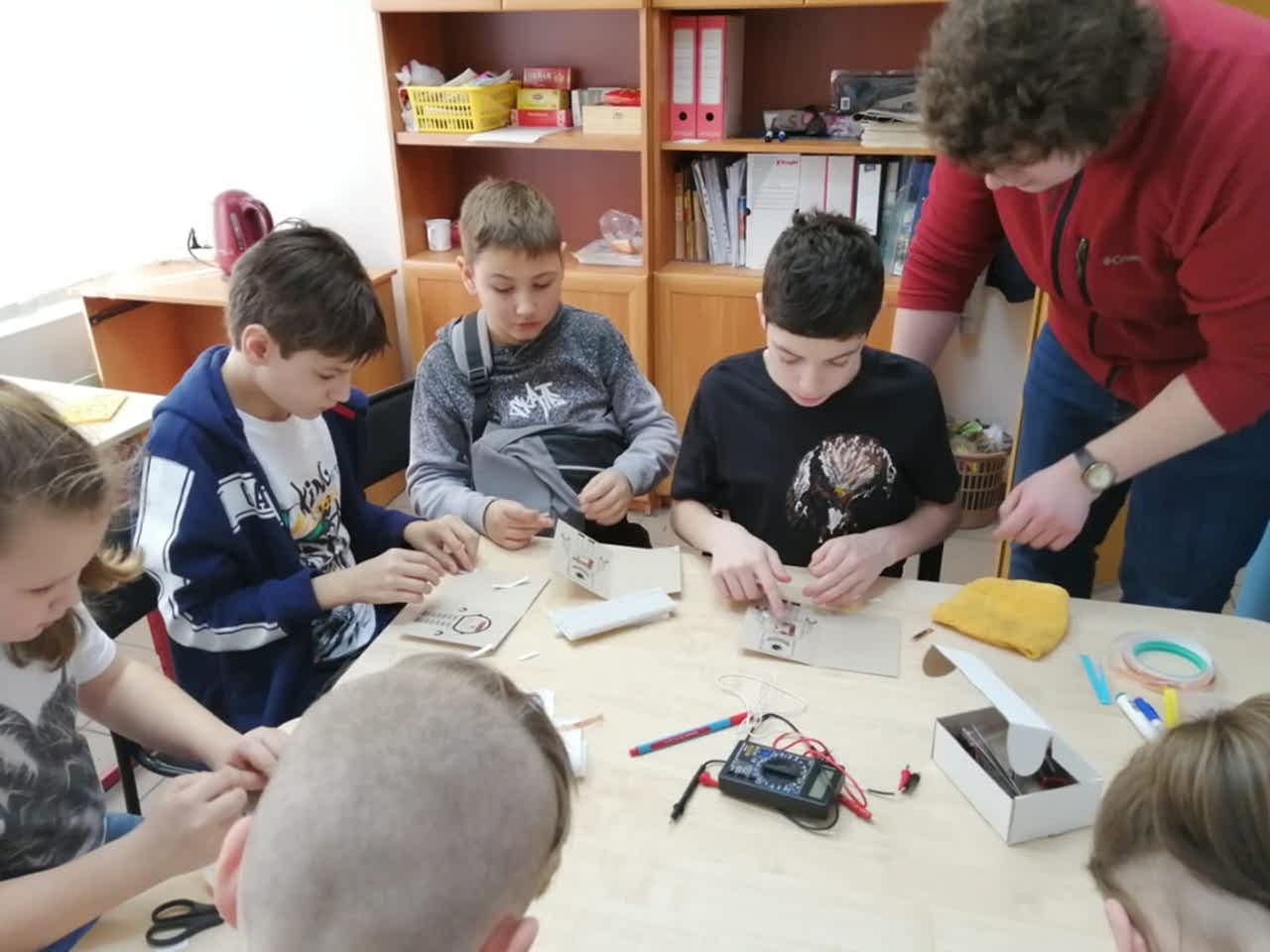 Мастер-класс по электронике в клубе Пилот